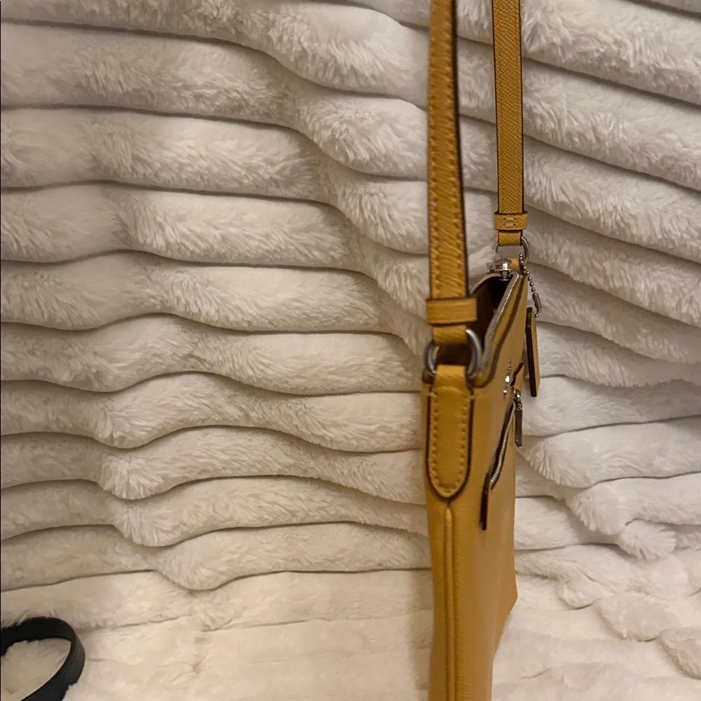 NWT Coach Mini Rowan File Bag in Honeycomb/Silver - Picture 15 of 15